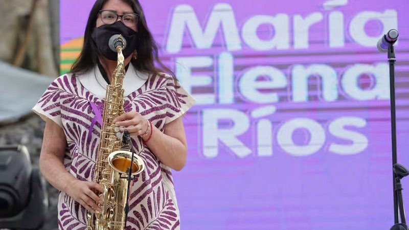 Jueza da revés a orden de liberación de presuntos agresores de la saxofonista María Elena Ríos 