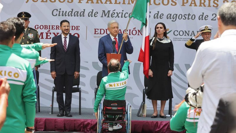 AMLO respalda trabajo de Ana Gabriela Guevara al frente de la Conade 