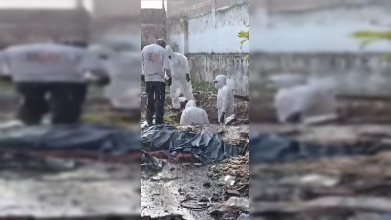 Rescatan 50 bolsas con restos humanos y tres cuerpos encobijados en megafosa en Zapopan, Jalisco 