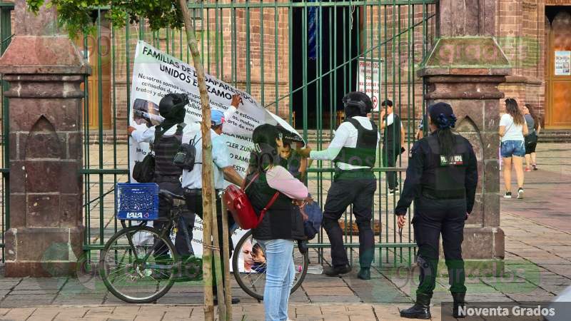 Zamora, Michoacán: Con mantas acusan a mafia de municipales de desaparición de jóvenes 
