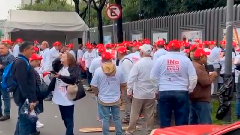 Sindicato petrolero bloquea vialidades frente a Torre de Pemex en CDMX 