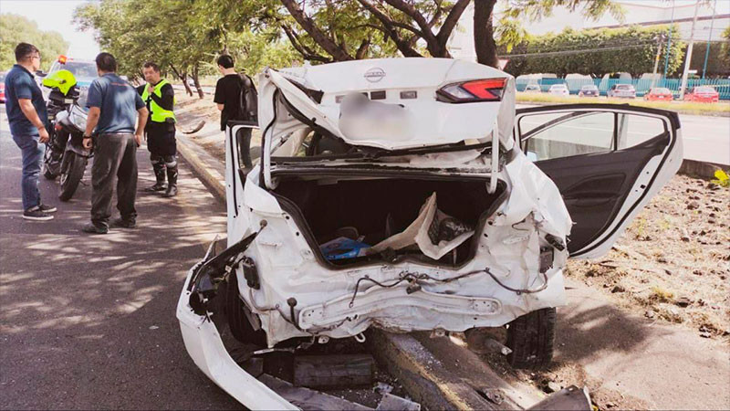 Aparatoso choque por alcance sobre el Paseo de la República de Querétaro capital 