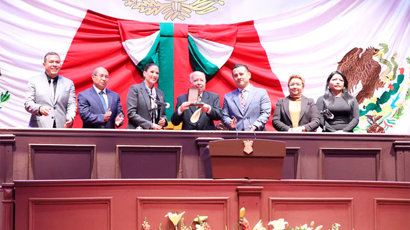 Entrega 75 Legislatura presea a Luis Girarte Martínez 