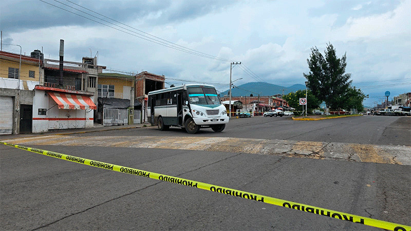 En Tzintzuntzan, Michoacán, un rayo alcanza a dos hombres; uno muere y el otro está herido 