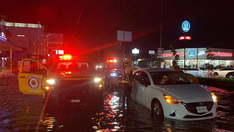 Lluvias dejan sin energía eléctrica al sur de Culiacán 