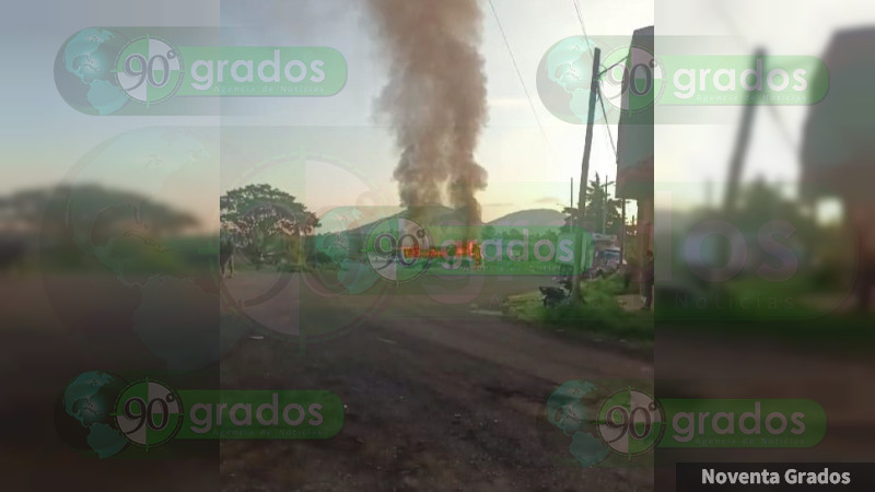 Roban e incendian autobús comuneros de Tangamandapio, Michoacán: Exigen localización de 7 policías “levantados” 