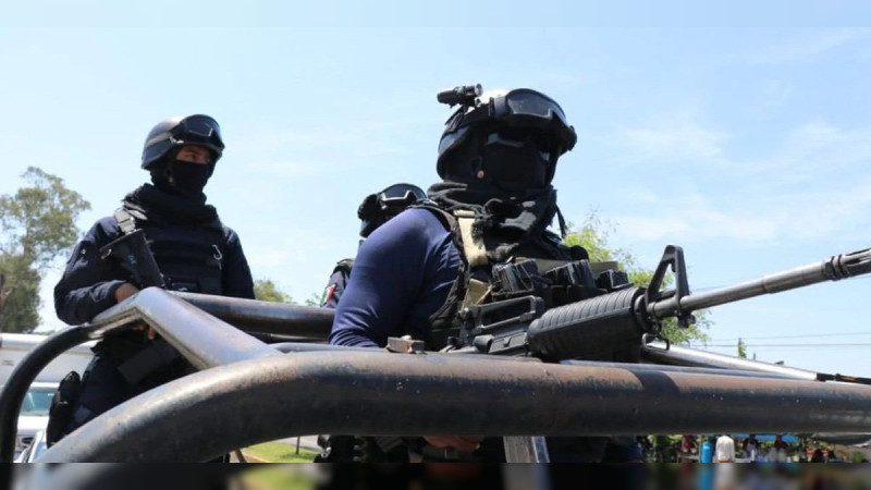 En despliegue por tierra y aire localizan patrulla y camioneta de policías levantados en Tangamandapio, Michoacán 