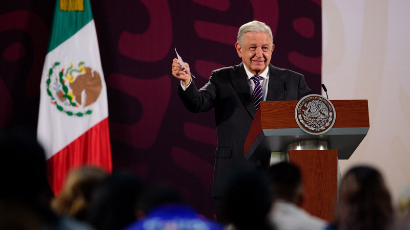 AMLO afirma que advertencias de calificadoras por reforma judicial son “politiquería” 