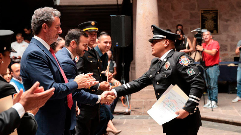 Reconocen bomberos municipal respaldo incondicional de Alfonso Martínez   