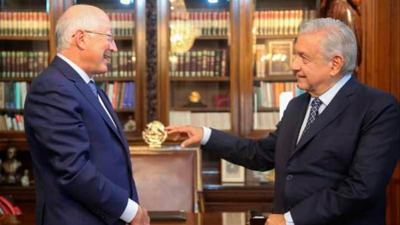 Ken Salazar llama a AMLO a abrir el diálogo sobre reforma judicial 