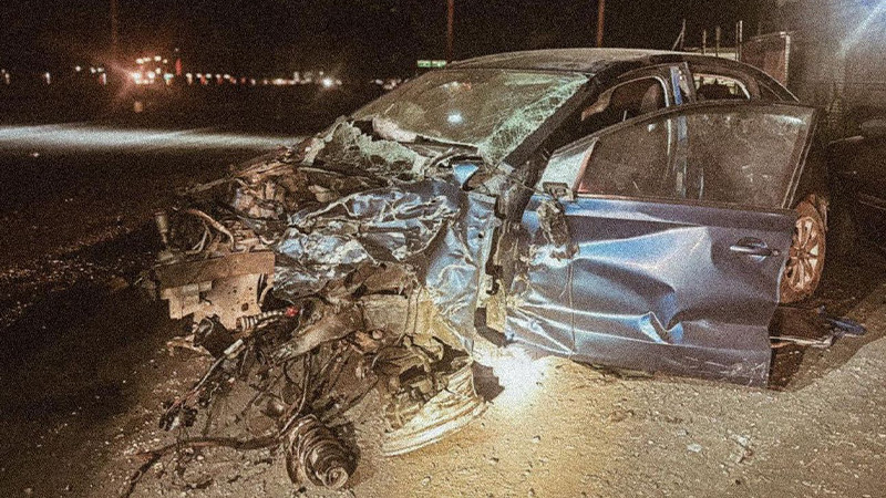 Destrozó su auto al chocar contra un camión en la 57 