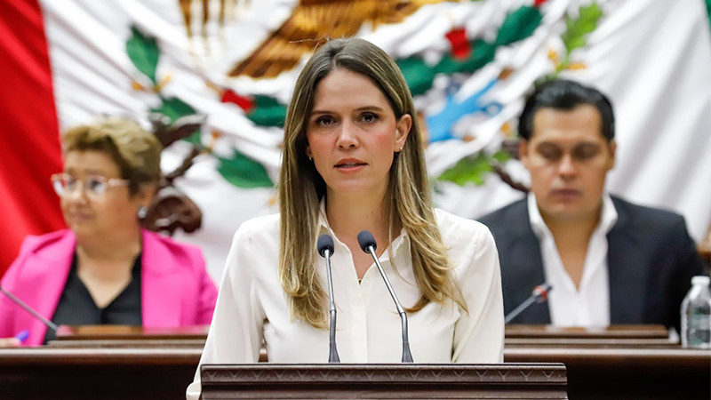 Daniela de Los Santos presenta renuncia al PRI 