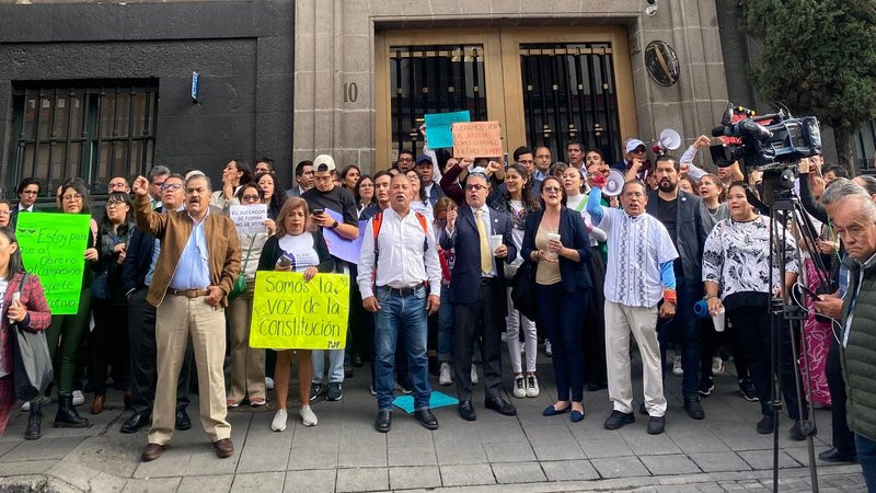 Bloquean accesos de la Suprema Corte como forma de protesta por la reforma al Poder Judicial 