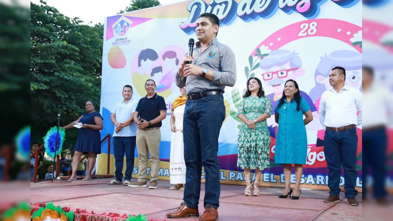 Celebra Pablo Varona sabiduría y experiencia en el Día de los Abuelos