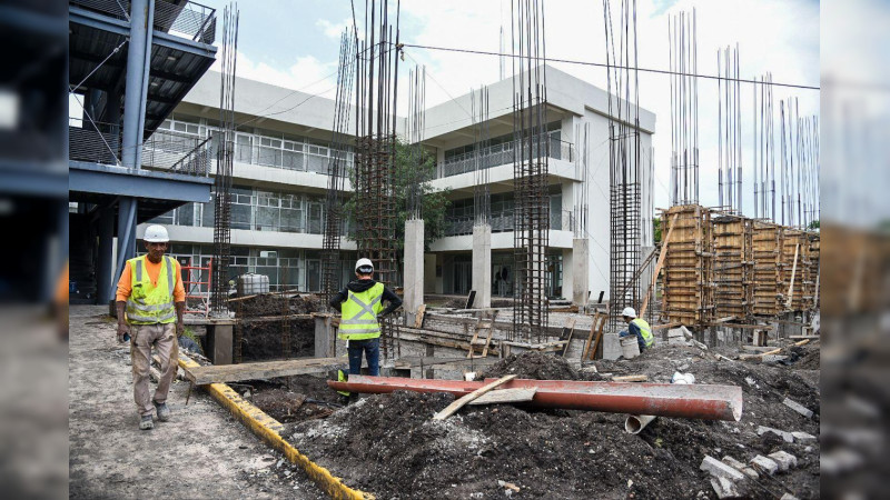 Gobierno estatal construye más infraestructura educativa para la UMSNH