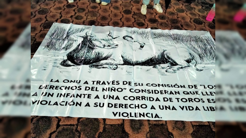 Protestan contra las corridas de toros en Morelia; ¡Basta a la crueldad animal!