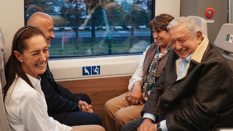 AMLO y Claudia Sheinbaum inauguran estación Santa Fe del Tren Interurbano México-Toluca 