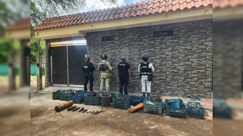 Aseguran y desactivan 130 explosivos en Cenobio Moreno, Apatzingán, Michoacán  
