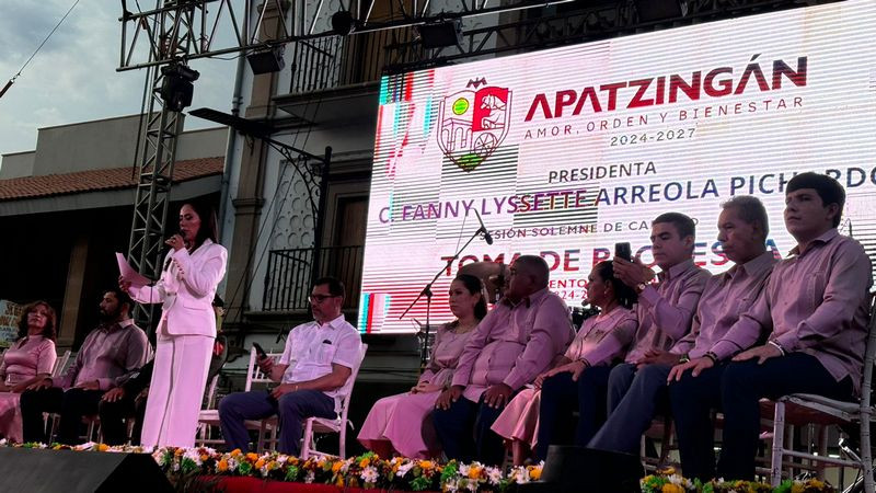Fanny Arreola rinde protesta como la primera Presidenta Municipal de Apatzingán, Michoacán 