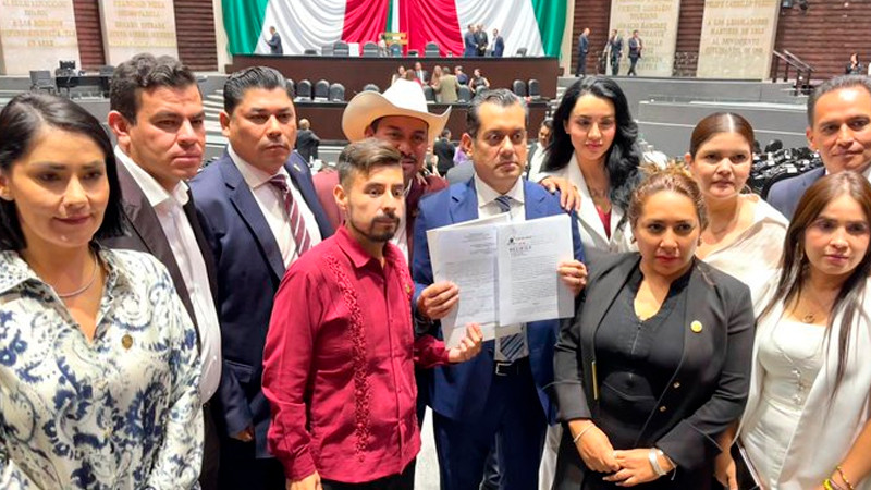 Diputados morenistas presentan solicitud de juicio político contra jueces por intentar frenar reforma judicial 
