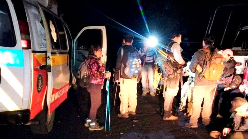 Rescatan a 14 excursionistas guanajuatenses extraviados en el Paricutín