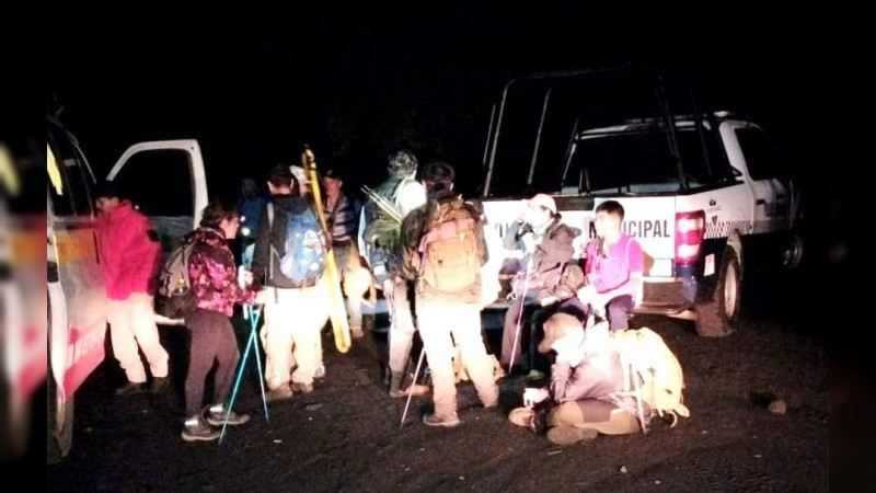 Rescatan a 14 excursionistas guanajuatenses extraviados en el Paricutín