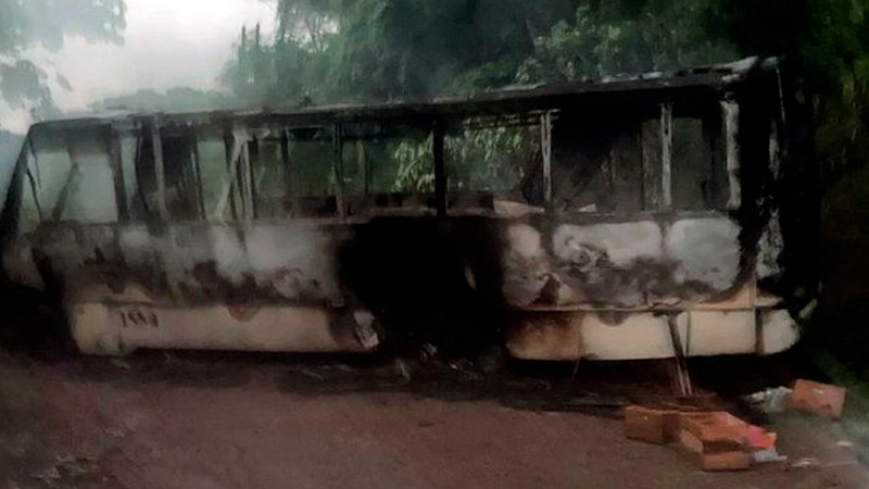 Grupos armados se enfrentan en Sierra de Sinaloa; robaron un camión y bloquearon vialidades 