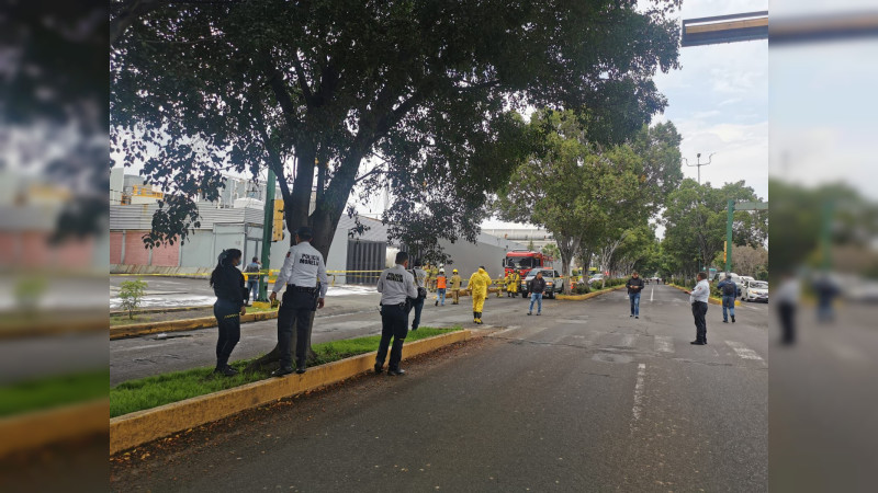 Controla Policía Morelia y PC Municipal fuga de ácido en embotelladora 