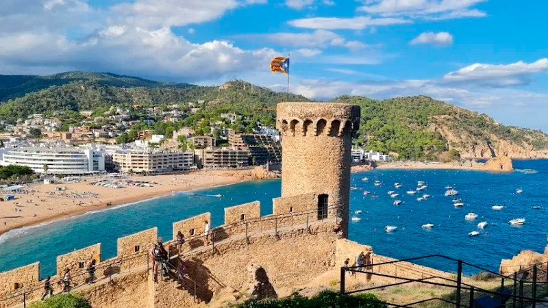 Mexicana pierde la vida al caer de un acantilado en España 