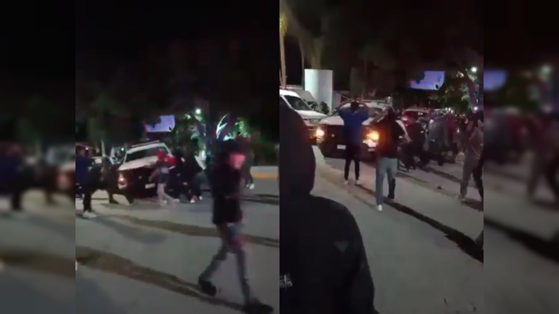 Turba enardecida vandaliza patrullas de la GN por atropellar a mujer en Jalisco: Los dispersan a balazos 