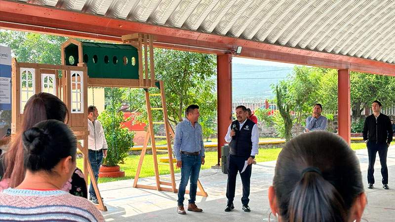 Entrega titular de la SDUOP nueva infraestructura educativa en Huimilpan, Querétaro