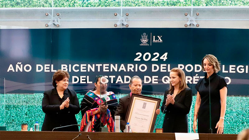 Recibe el Presbítero Benjamín Vega Robles “Medalla de Honor Junípero Serra”   