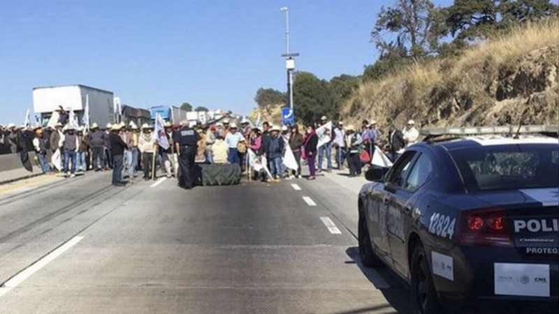 “Nuestro gobierno no cederá a chantajes”: AMLO manda mensaje a ejidatarios que bloquean Arco Norte 