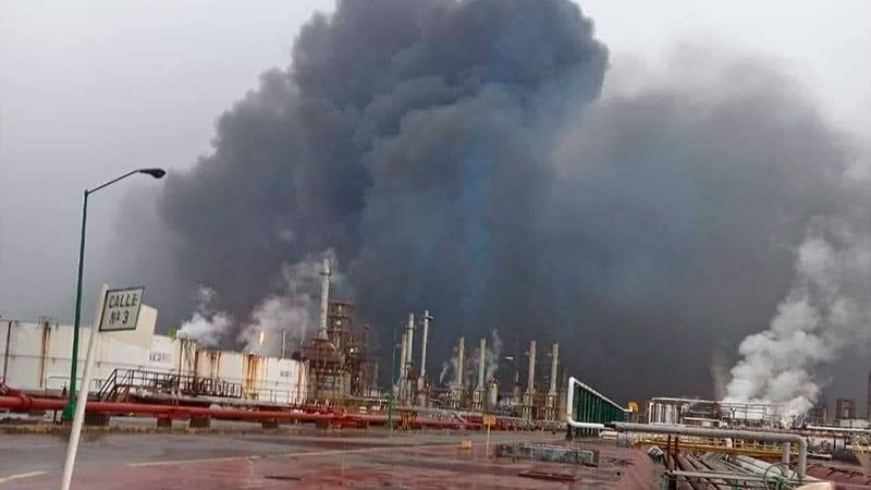 Atienden incendio en refinería Salina Cruz, Oaxaca 