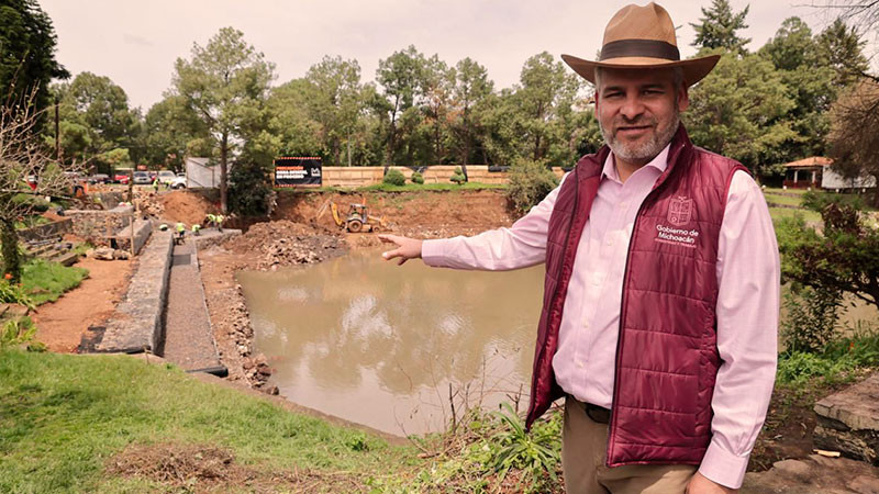 Adquiere Gobierno de Michoacán draga marina para limpieza del lago de Pátzcuaro 