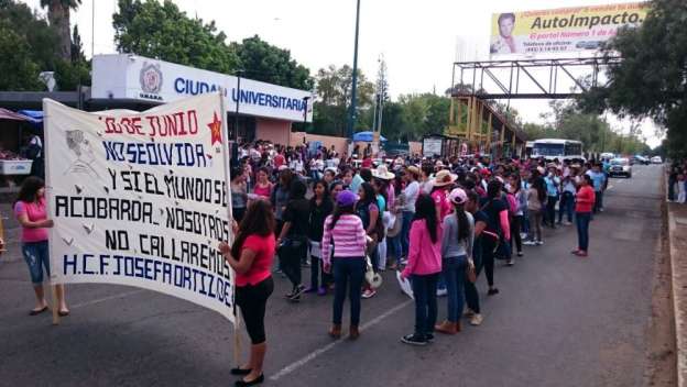 Marchan universitarios en Morelia - Foto 1 
