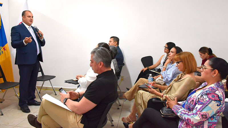 Ombudsperson michoacano da conferencia magistral en la sede la comisión de derechos humanos de Jalisco 