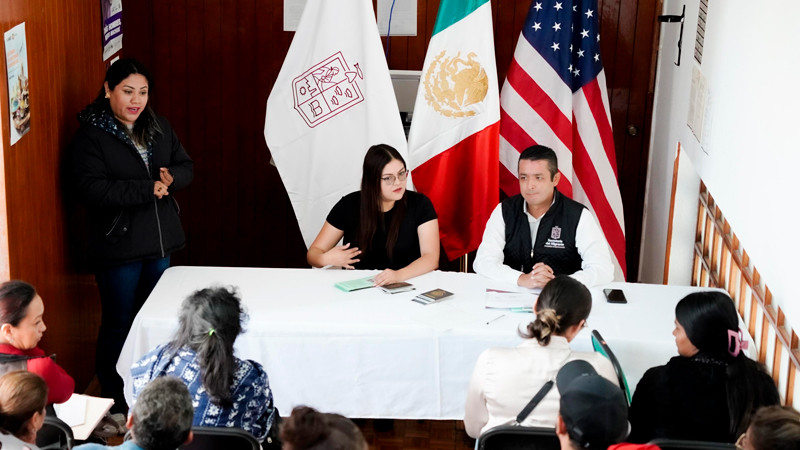 Entrega Semigrante visas mes calendario para que paisanos reciban pensión 