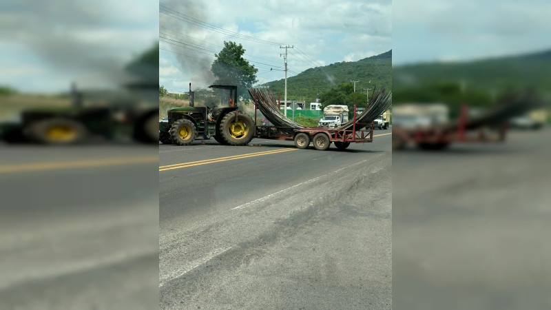 Balaceras y bloqueos en Tangancícuaro, Michoacán 