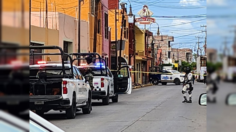 En plena vía pública atacan a balazos a un hombre en Yuriria, Guanajuato