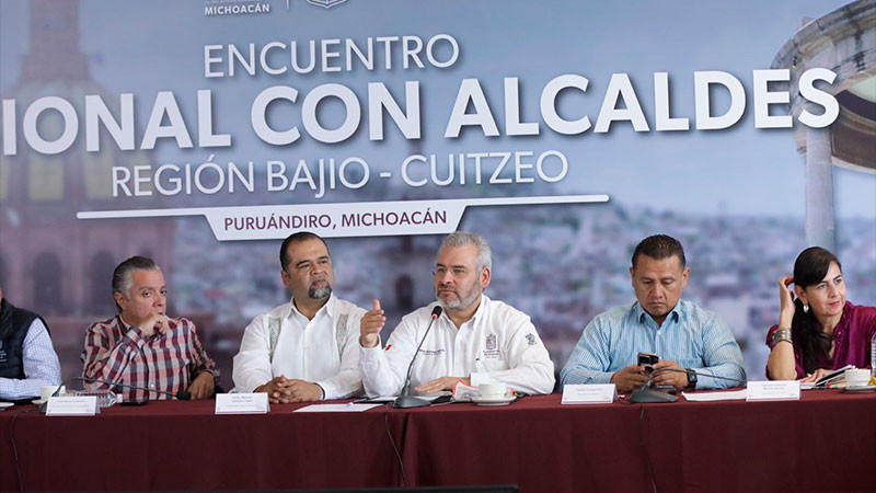 Bedolla reitera apoyo a municipios para desarrollar obras y acciones