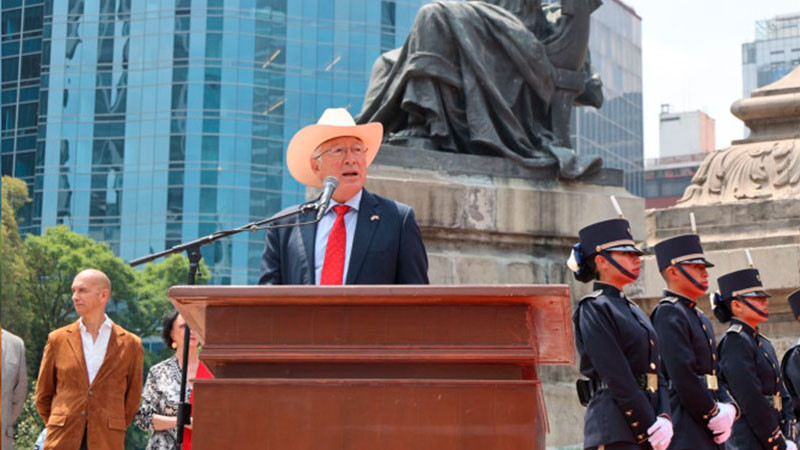 Ken Salazar felicita a los mexicanos por el Día de la Independencia 