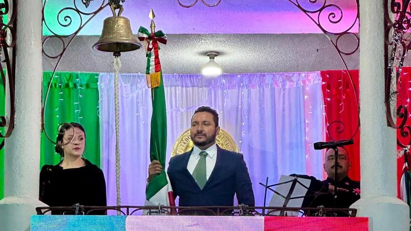 Conmemora Huiramba 214 aniversario de la Independencia de México 
