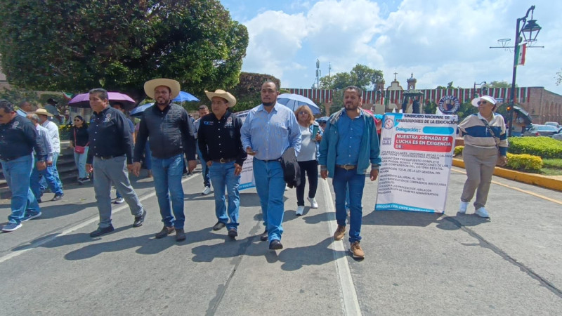 CNTE sale a las calles, exigen regularizar espacio laboral de 90 profesores 
