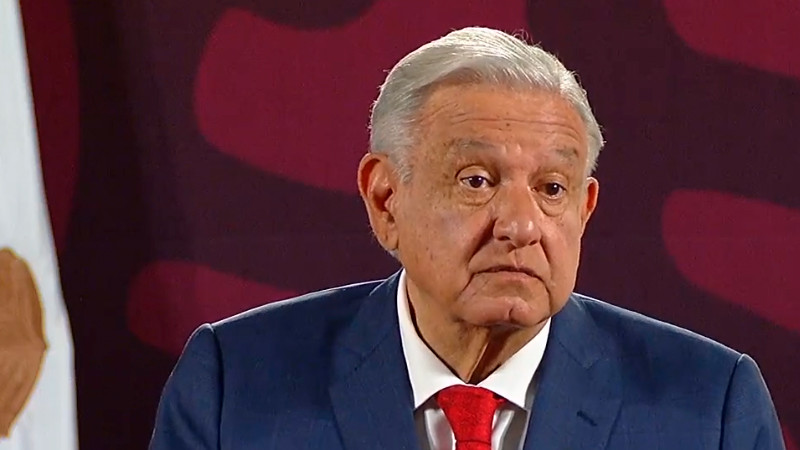 AMLO promete no actuar en contra de personas que le arrojó una botella 