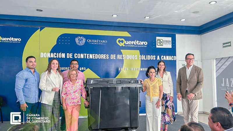 Dona Municipio 350 contenedores de basura a agremiados de la Cámara de Comercio de Querétaro 