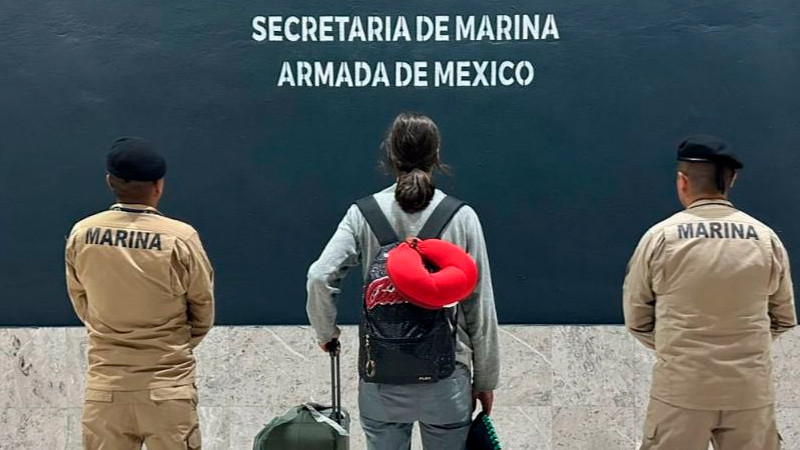 Detienen en CDMX a dos rumanos con 12 paquetes de supuestos estupefacientes 