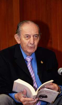 Eduardo Lizalde gana el Premio Internacional “Carlos Fuentes” a la Creación Literaria en el Idioma Español 2016 