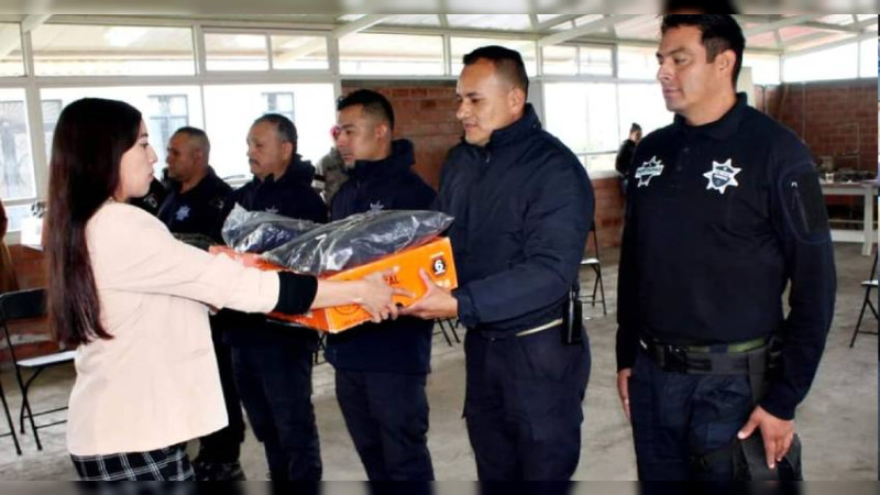 Entregan uniformes a elementos de Seguridad Pública Municipal de Morelos 