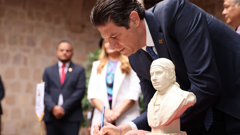Alfonso Martínez encabeza recorrido en Bando Solemne por 259 Aniversario del Natalicio de Morelos 